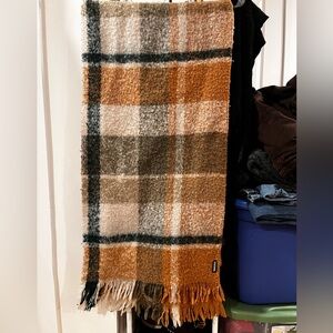 steve madden scarf
